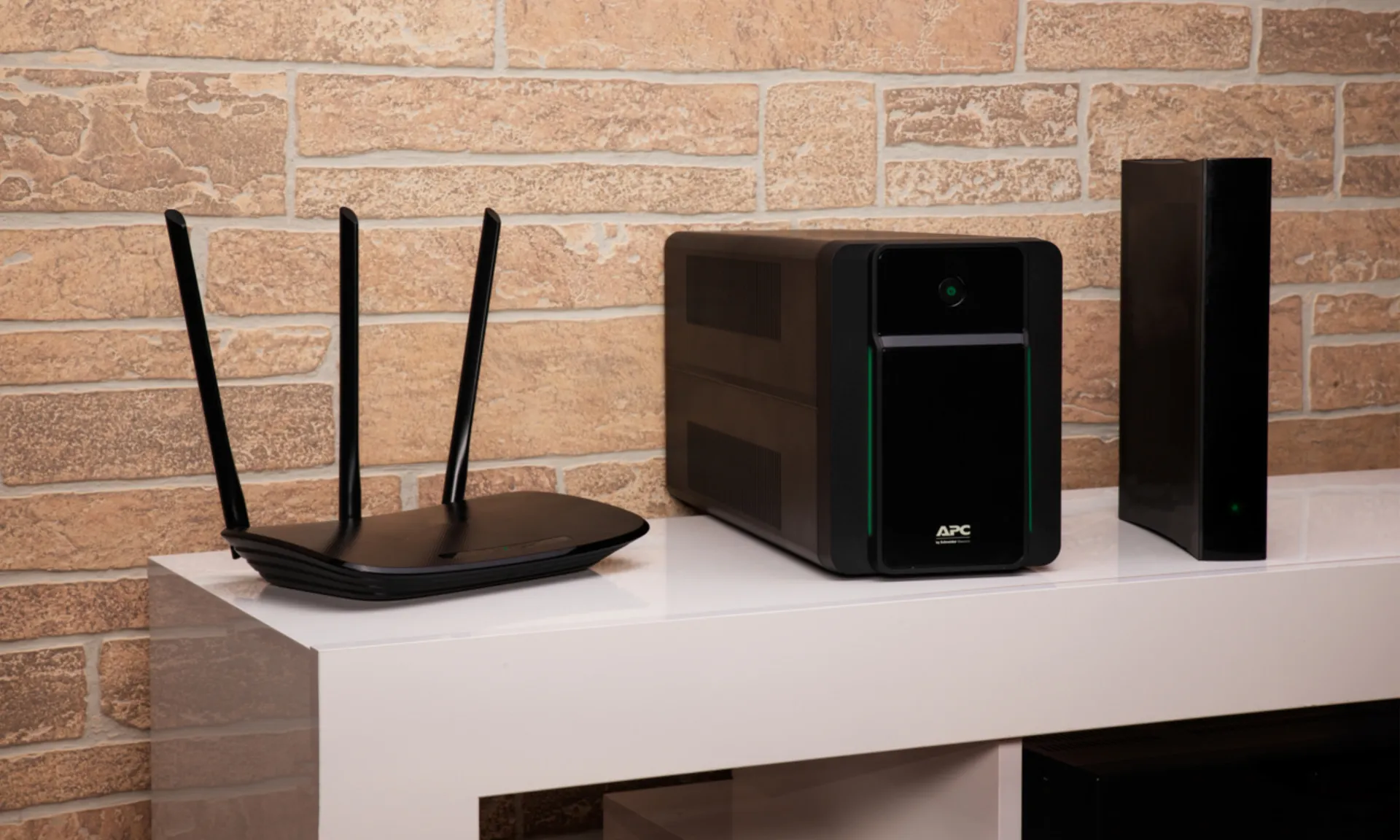 APC Back-UPS BX2200MI-GR USV - 2200VA, 4x Schuko, USB – Bild 3