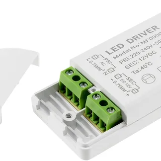 LED-Trafo „CT-12E-V2“, 0,5-12W eckig Ein 220-240V, Aus 12V= Konstantspannung LED-Trafo „CT-12E-V2“, 0,5-12W eckig Ein 220-240V, Aus 12V= Konstantspannung