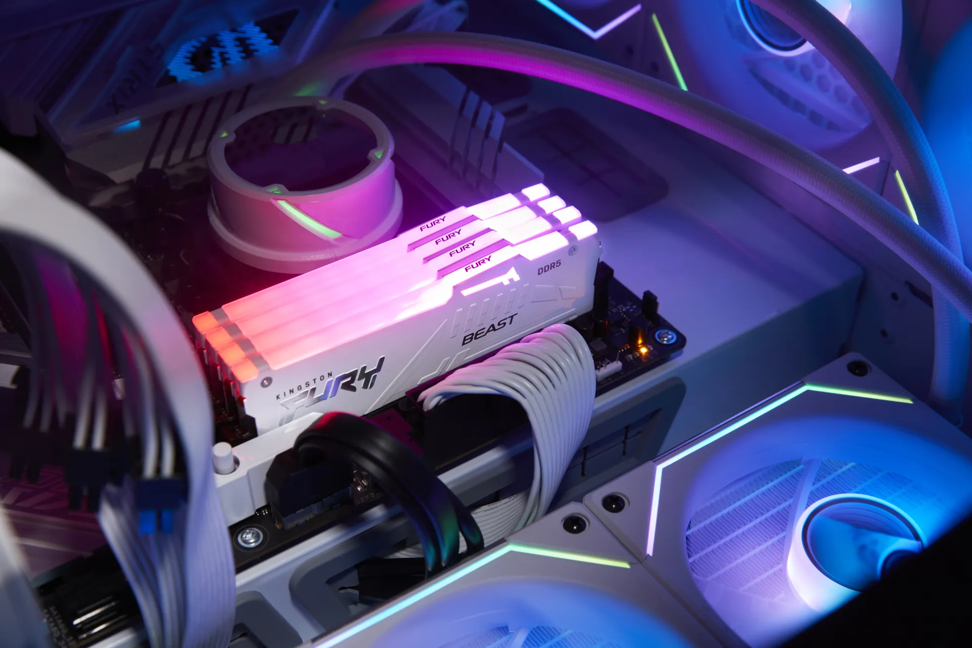 Kingston Technology FURY Beast 16GB 6000MT/s DDR5 CL30 DIMM White RGB EXPO – Bild 7
