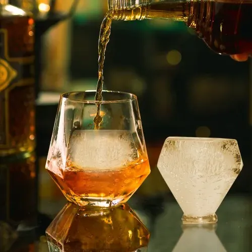 VEVOR Eispresse Eiskugelformer Set 65 mm Eiskugel Eisblockform aus Luftfahrt-Aluminium mit Zange & Abtropfschale, Diamond Eisballmaker für Whisky Cocktail Bourbon Scotch auf Partys & im Urlaub – Bild 7
