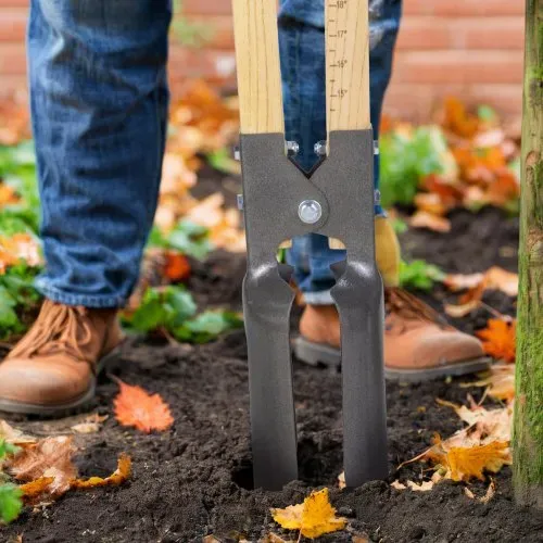 VEVOR Erdlochausheber 146cm, robuster Erdlochheber mit Holzgriff, Handbagger mit Skalenmarkierungen und Metallklinge, Pfostenlochspaten-Werkzeug zum Graben von Gartenarbeiten im Freien – Bild 7