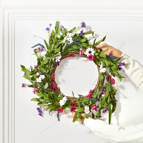 VEVOR Künstlicher Dekokranz, 55,88 cm, Rosa/Grün, verziert mit Gänseblümchen, Schleierkraut, Knospen, Türkranz für alle Jahreszeiten, als Dekoration für Zuhause, Wände, Fenster, Festivals & Hochzeiten – Bild 7