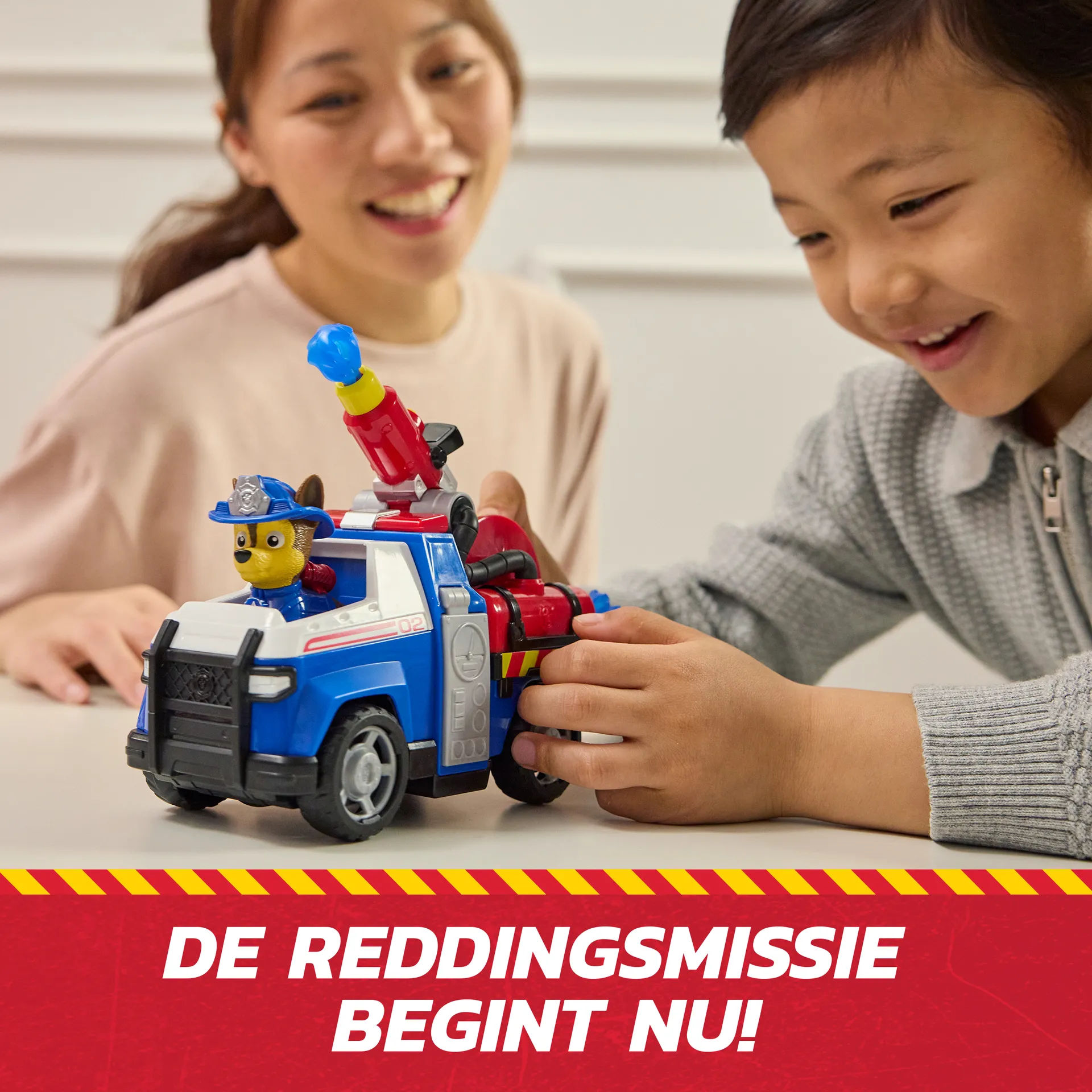 PAW Patrol Fire Rescue - Chases Rettungsfahrzeug mit Geschoss-Abwurf und Chase Hundefigur – Bild 2