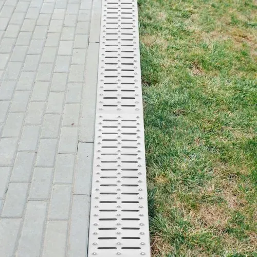 VEVOR Entwässerungsrinne-Set, 3er-Pack, Terrassenrinne, Edelstahl-Grabenentwässerungssystem 15 x 13 x 100 cm, mit 3 Endkappen, Steckverbindung, für Gartenablauf, Auffahrt, Pool, Gehweg – Bild 7