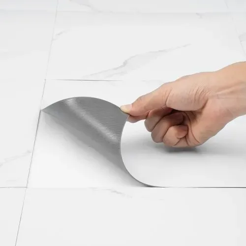 VEVOR Selbstklebende Vinyl-Bodenfliesen, 30,5 x 30,5 cm, 50 Stk., 1,5 mm dick, zum Abziehen und Aufkleben, weiße Marmorstruktur, DIY-Bodenbelag für Küche, Esszimmer, Schlafzimmer und Badezimmer – Bild 8