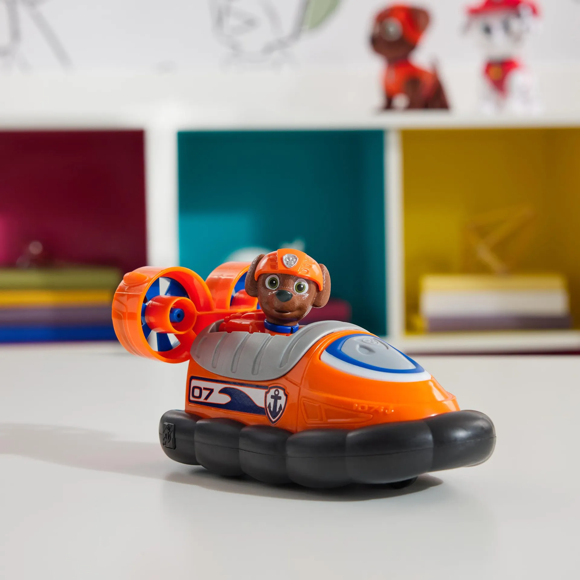 PAW Patrol - Zuma-Figur mit Luftkissen-Boot, stabiles Basis-Fahrzeug (2025), authentisches Spielzeug zur Serie für Kinder ab 3 Jahren – Bild 5