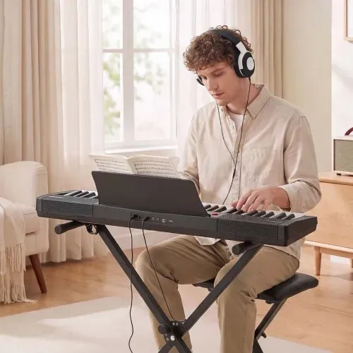 VEVOR Digitalpiano 61 Tasten Halbgewichtet E-Piano mit Ständer Klavierhocker, 128 Klänge, 128 Rhythmen, HiFi-Stereolautsprecher, 3,5-mm-Kopfhörerbuchse, Sustain-Pedal, USB/MIDI und Notenablage – Bild 7