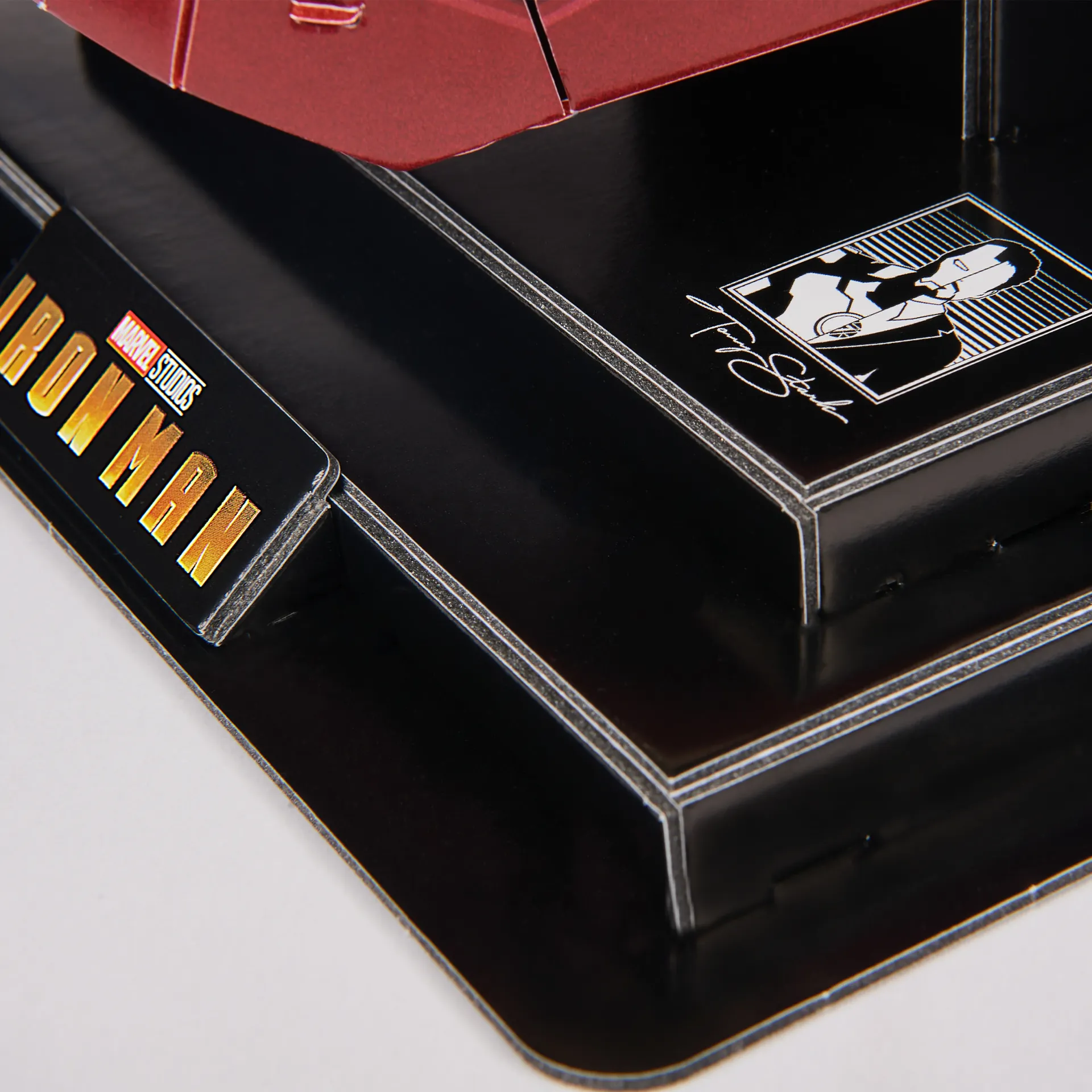 4D Build - Marvel Iron Man-Helm - detailreicher 3D-Modellbausatz aus hochwertigem Karton, 96 Teile, für alle Superhelden-Fans ab 12 Jahren – Bild 6