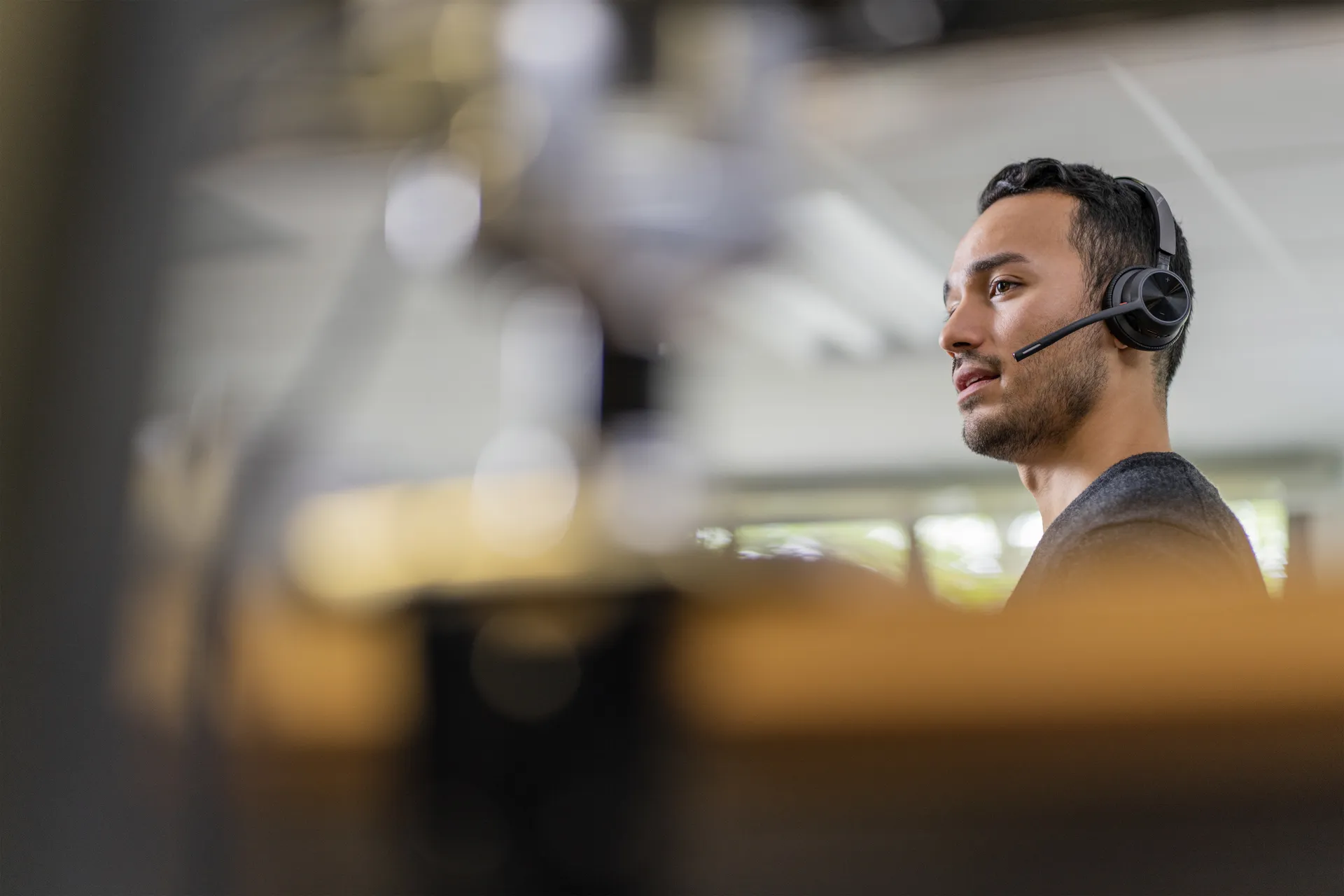 HP Poly Voyager 4320 USB-C Headset +BT700 Dongle, für Microsoft Teams zertifiziert – Bild 2