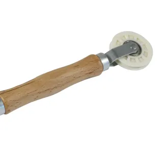 Synergy 21 LED-Stripe Montagewerkzeug Holz / Nutrollen Synergy 21 LED-Stripe Montagewerkzeug Holz / Nutrollen