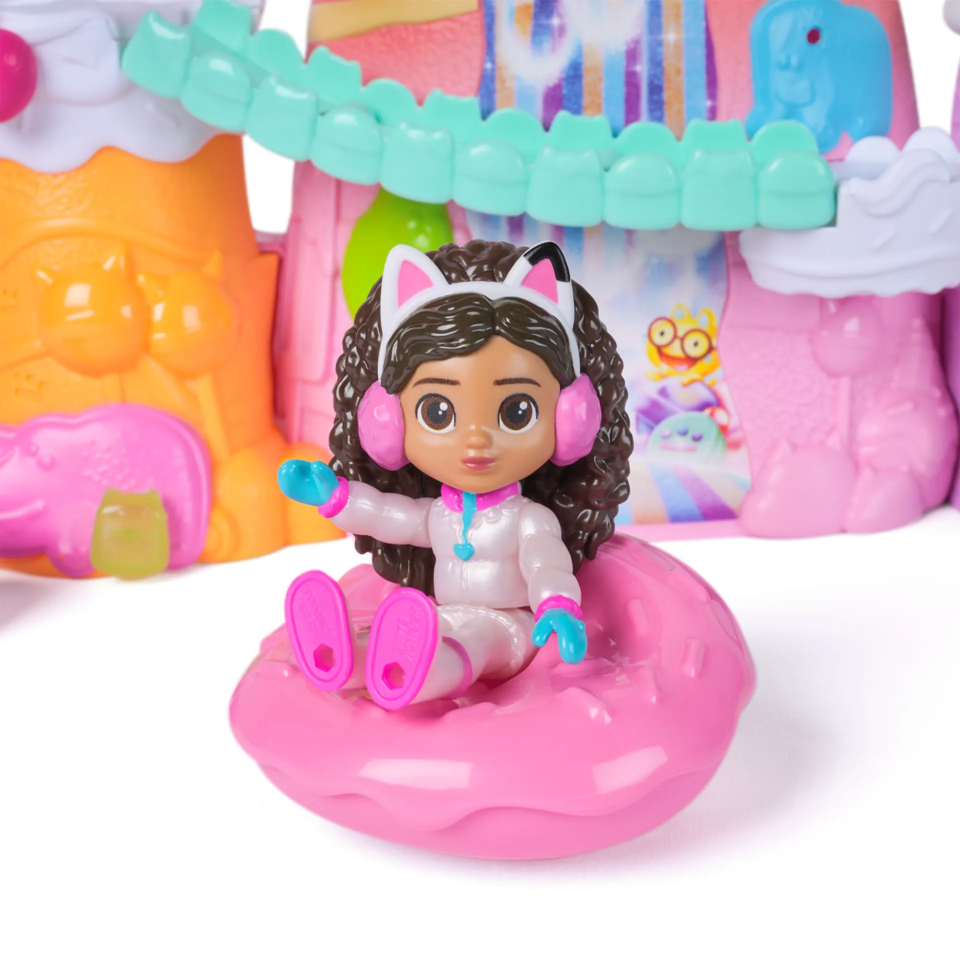 Gabby's Dollhouse DREAMWORKS : DER FILM - Zuckerguss-Gebirge Spielset, 12-teiliges Spielset mit Gabby Figur, Leopold & Puppenhaus-Zubehör – Bild 6
