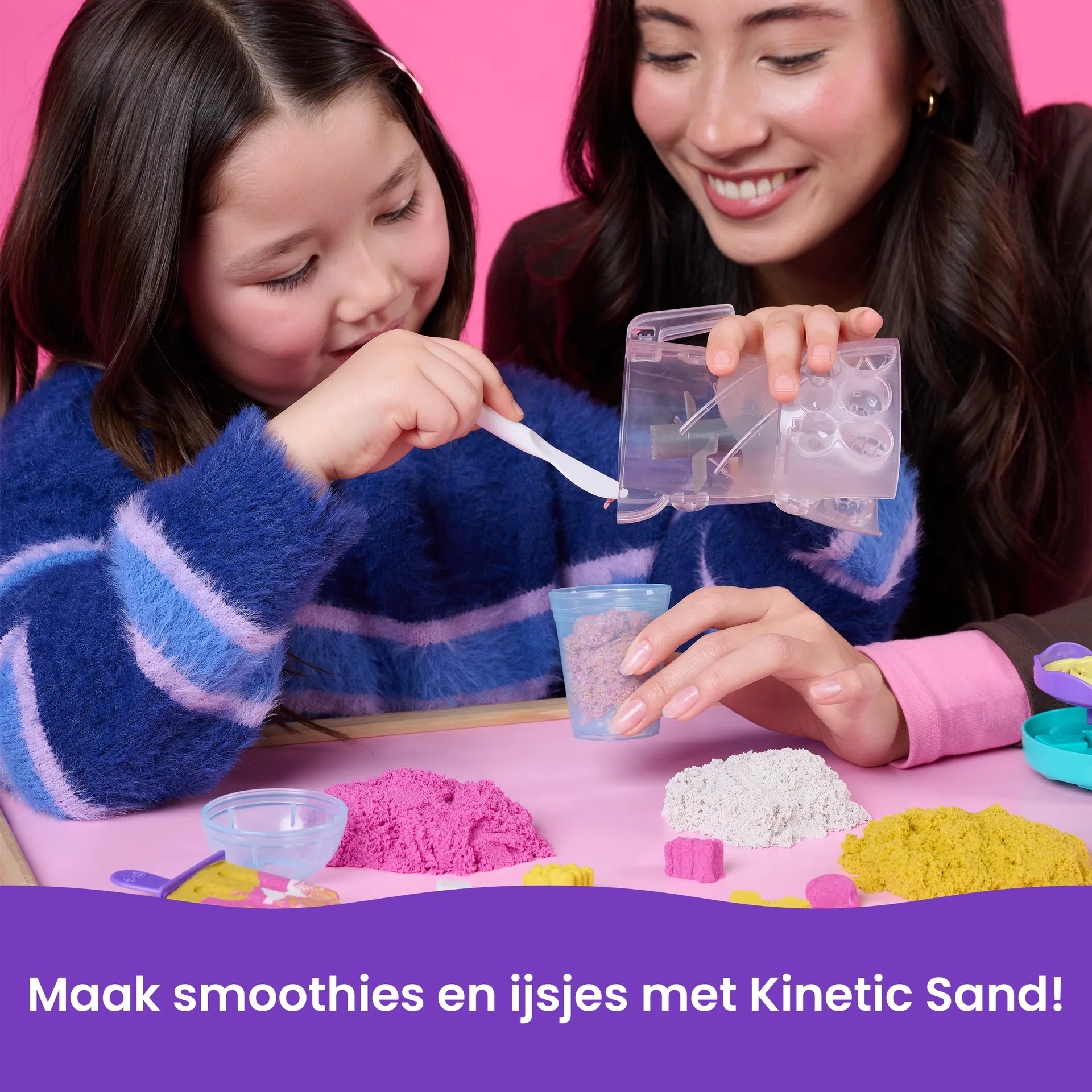 Kinetic Sand - Smoothie Mixer Spielset, mit 397 g Sand in 3 Farben, handbetriebenem Mixer, Werkzeugen, Eisförmchen und mehr, für kreatives Indoor-Sandspiel, für Kinder ab 5 Jahren – Bild 6