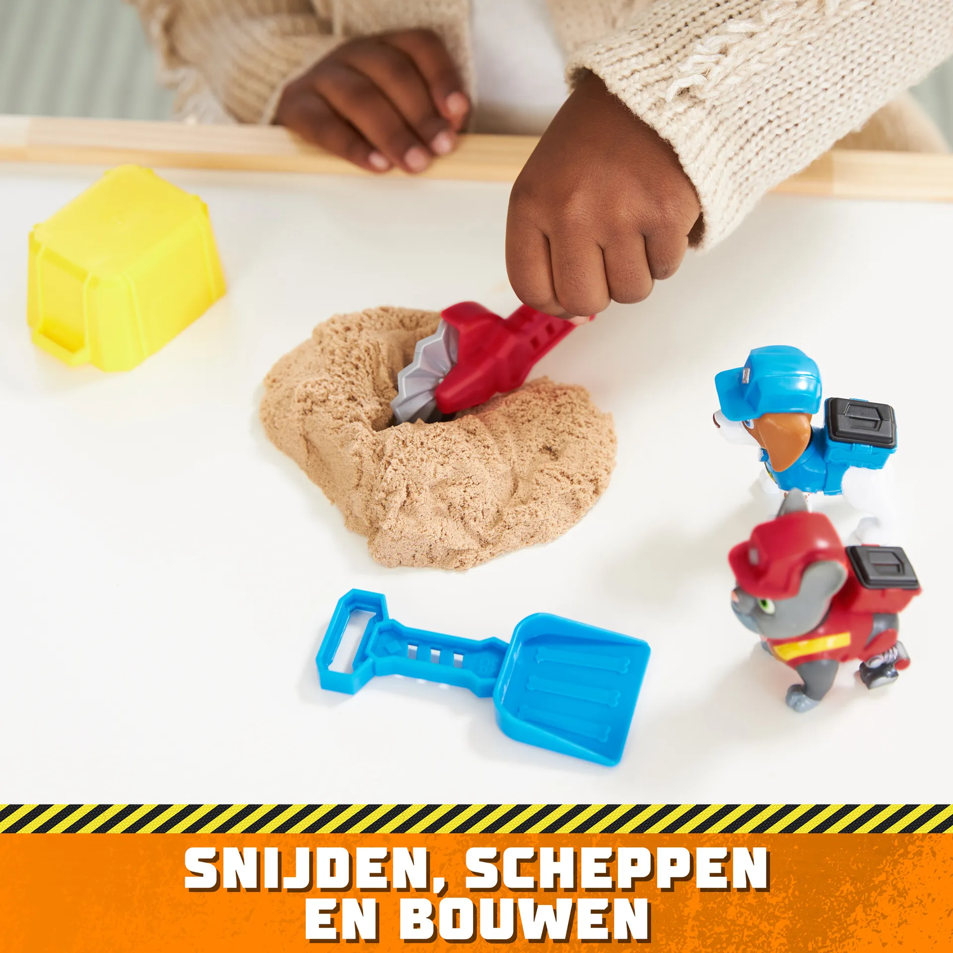 Rubble & Crew – Actionfiguren-Set mit Charger & Wheeler Hundefiguren, 2 Bauspielzeugen und 85g Kinetic Sand Build-it-Sand – Bild 7