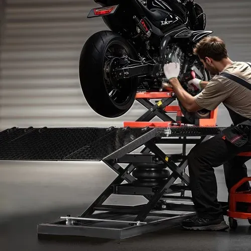 VEVOR Motorradheber Motorradhebebühne höhenverstellbarer Hebeständer mit abnehmbarer Werkbank, Fahrzeugreparaturplattform pneumatisch (680 kg belastbar / Max. Hubhöhe 940,2 mm) für Dirtbikes – Bild 7