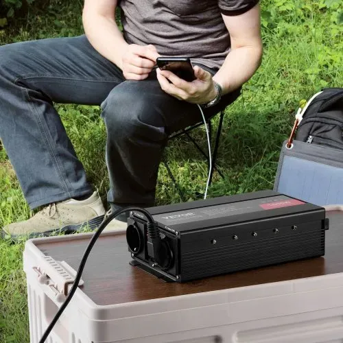 VEVOR Modifizierter Sinus-Wechselrichter, 1500 W DC 12 V AC 230 V Wechselrichter mit 2 AC-Steckdosen 2 USB-Anschlüssen 1 Typ-C-Anschluss 6 Ersatzsicherungen für Smartphone, Laptops – Bild 7