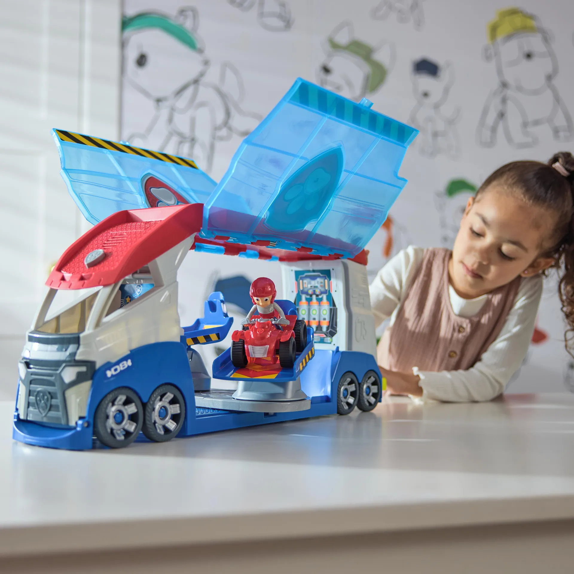PAW Patrol - Launch'n Rescue Patroller, Teamfahrzeug 55,8 cm, mit Ryder-Figur und Quad-Basisfahrzeug, Doppel-Startkatapult und Geräuscheffekte, Platz für 6 Fahrzeuge, ab 3 Jahren – Bild 4