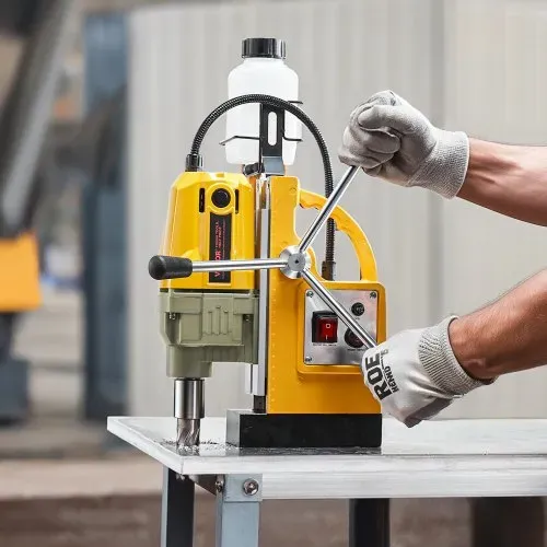 VEVOR Magnetbohrmaschine Kernbohrmaschine 1400 W φ50 mm, 12500 N tragbare elektrische Magnetbohrmaschine mit 11 Kernbohrern, 800 U/min Bohrmaschine für Metalloberflächen Industrie Heimwerker Gelb – Bild 7