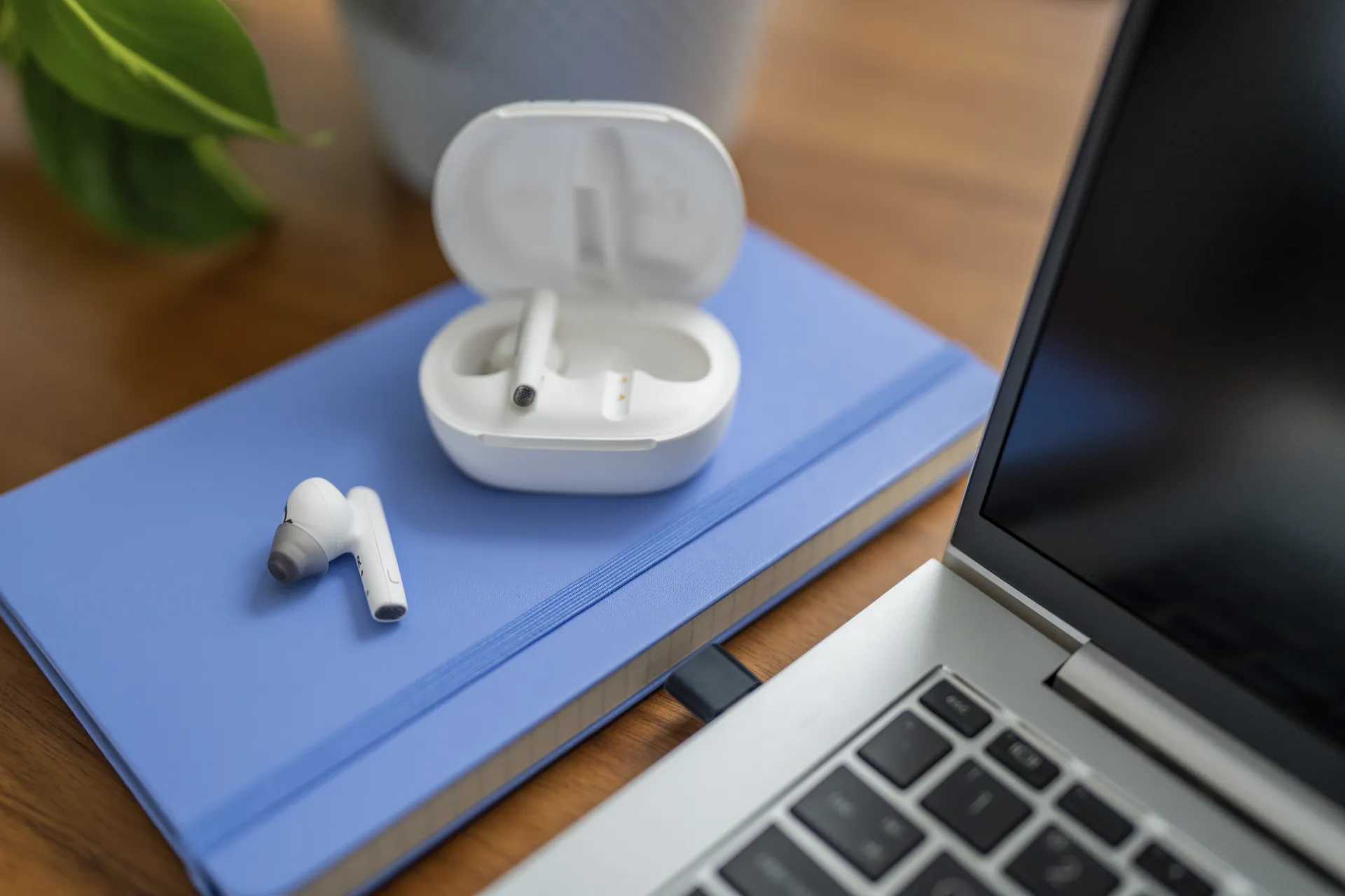 HP Poly Poly Voyager Free 60/60+ Weiße Ohrhörer (2 Stück) – Bild 4