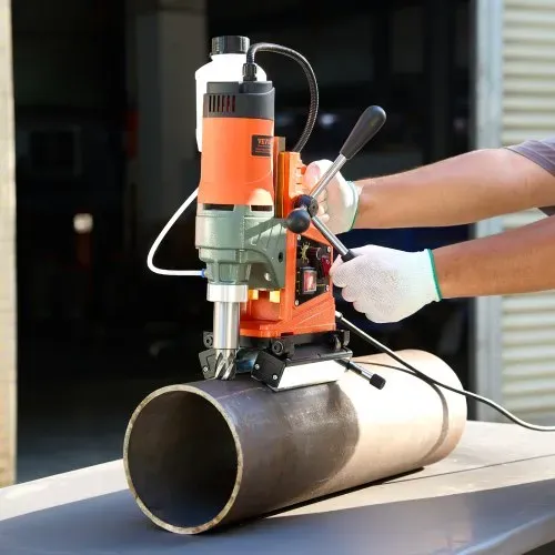 VEVOR Magnetbohrmaschine 1400 W 50 mm Bohrdurchmesser umkehrbare Richtung, Magnetbohrer mit 6 Kernbohrern für Metalloberflächen, elektrische Kernbohrmaschine für Industrie Heimwerker Orange – Bild 7