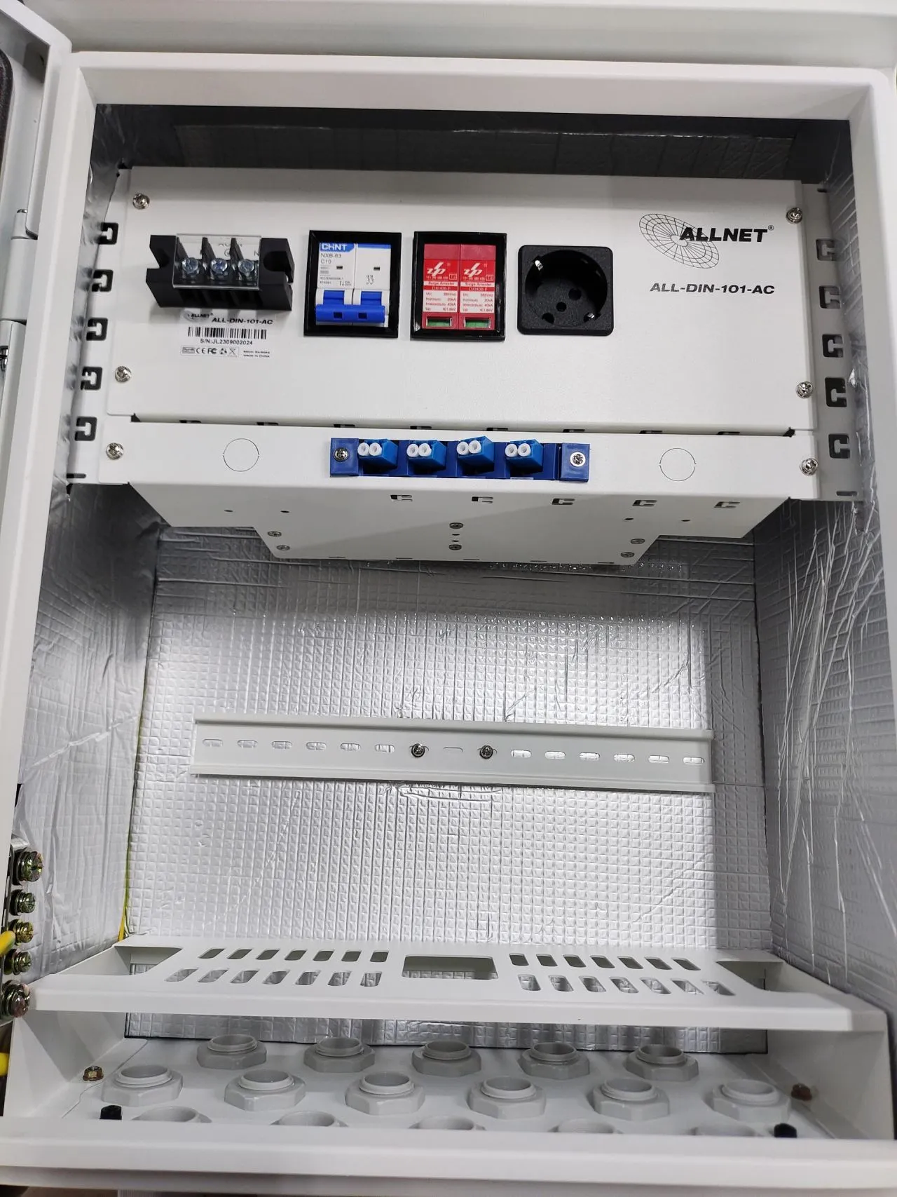 ALLNET DIN-RAIL Wandgehäuse, T220mm, Lichtgrau, IP66, ÜS, 16x M25 ALL-DIN-101-AC – Bild 3