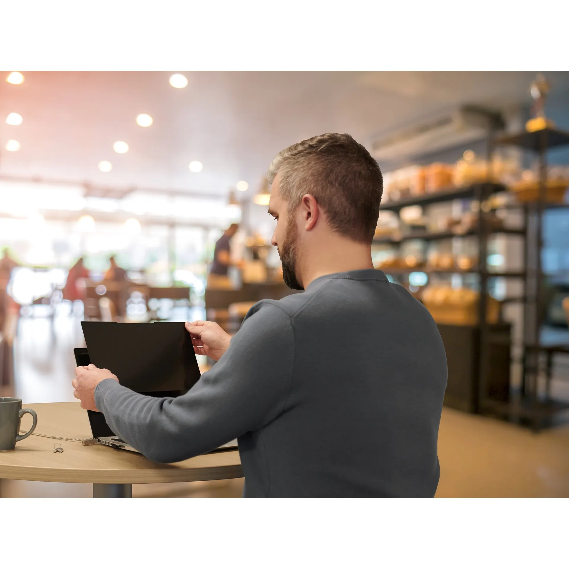 Kensington MagPro Magnetischer Blickschutzfilter für 14“-Laptops (16:10) – Bild 7