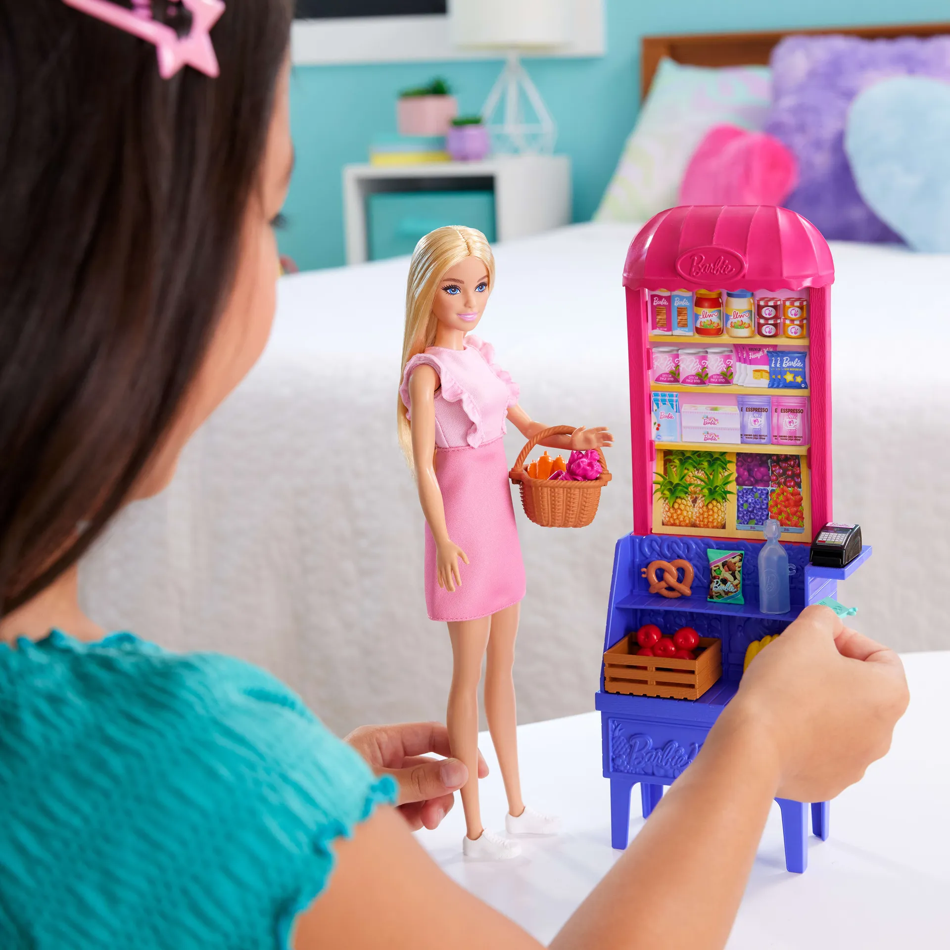 Barbie und Teresa Rezept für Freundschaft Malibu auf dem Markt Puppen- und Spielset mit 11 Zubehörteilen – Bild 4