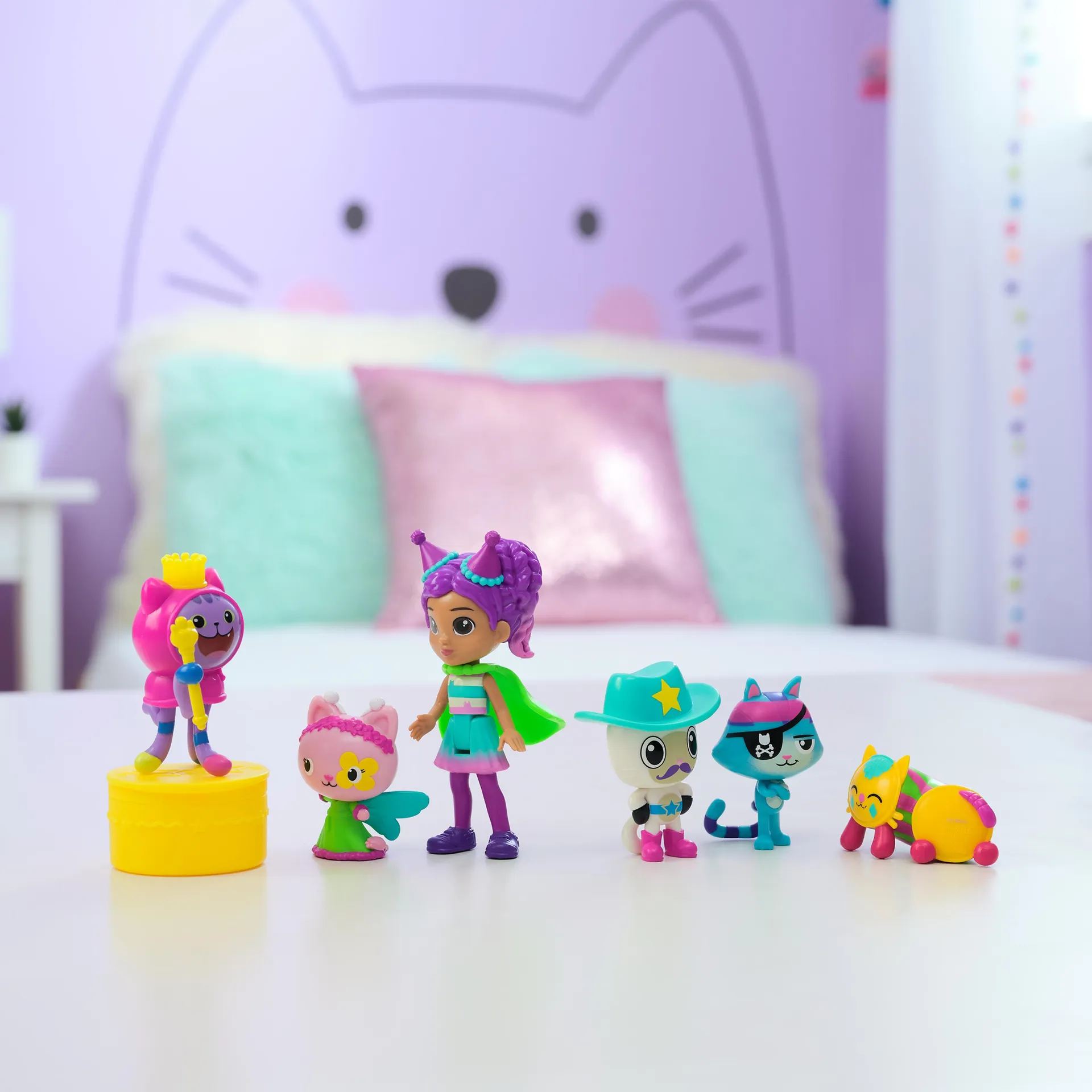 Gabby's Dollhouse , Party-Figuren Geschenkset, Party Gabby mit 6 Katzen-Figuren im festlichen Outfit – Bild 5