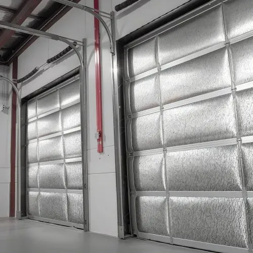 VEVOR Isolierfolie, Wärmedämmset, 6 mm, Reflexionsfolie 61 cm x 5,5 m, 4 Rollen Strahlungsbarriere aus Aluminiumfolie mit EPE-Schaumkern, weißer Hitzeschild aus PE-Folie für Garagentore – Bild 7