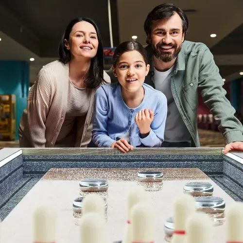 VEVOR Shuffleboard-Tisch, 9 Fuß langes Shuffleboard mit LED-Beleuchtung für das Familienspielzimmer, 2-in-1-Shuffleboard- und Bowling-Kombispielset, mit kratzfestem Spielfeld, Beinen, 8 Pucks, Bowlingset, Wachs, Bürste – Bild 7