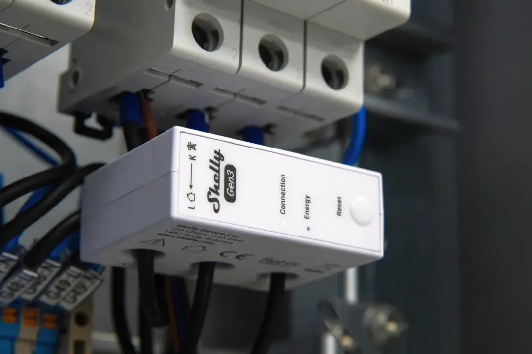 Shelly · Hutschiene · „3EM-63W Gen3“ · Stromzähler Shelly · Hutschiene · „3EM-63W Gen3“ · Stromzähler