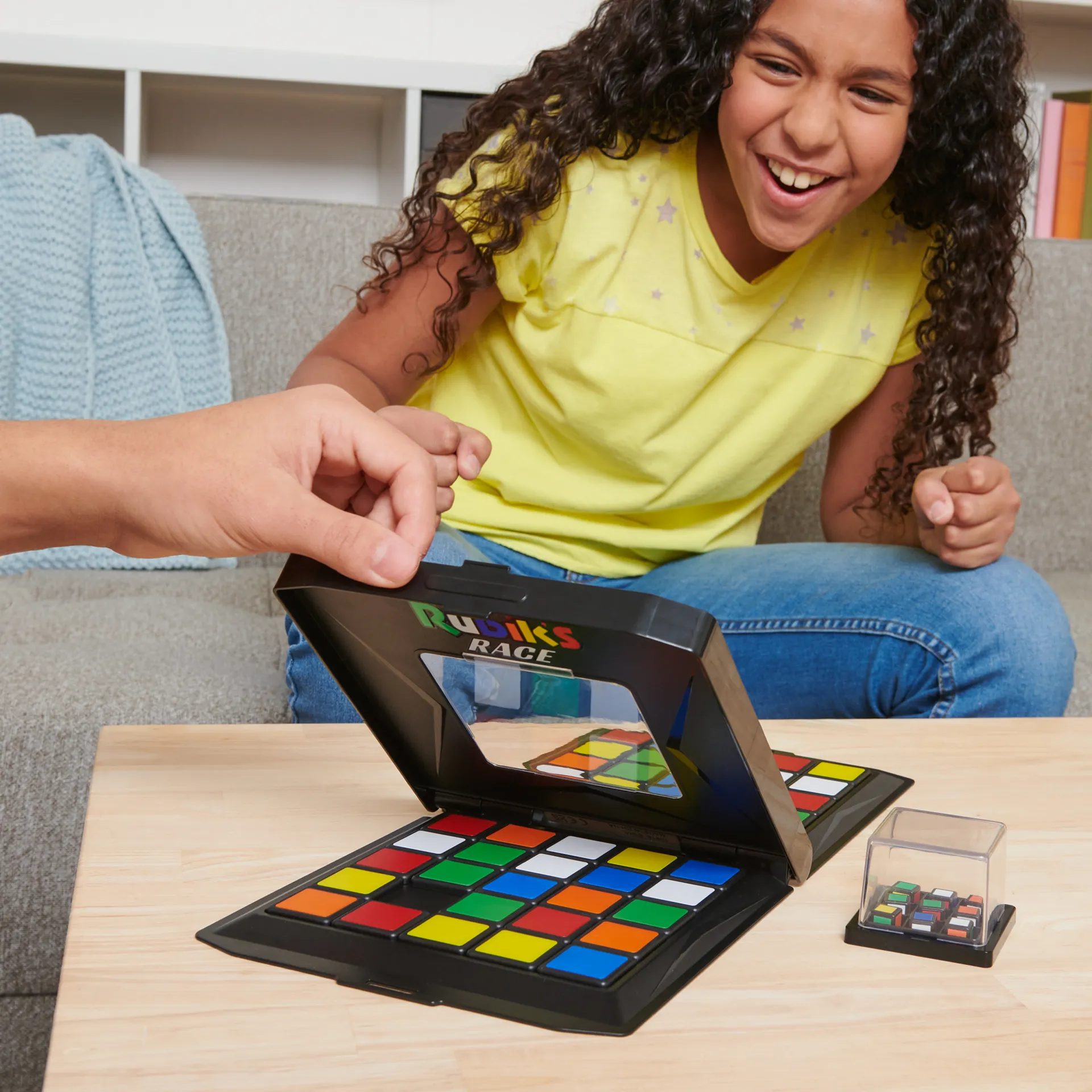 Rubik’s Race - das Spiel für 2 Rubiks-Fans ab 7 Jahren, rasantes Schiebespiel – Bild 4
