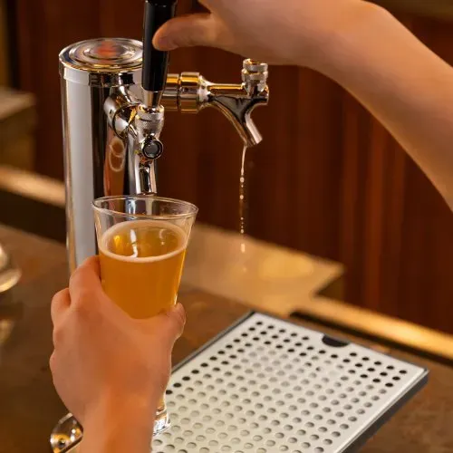VEVOR 304 Edelstahl-Tropfschale, Bierabtropfschale mit 4 Rutschfesten Gummipads & Abnehmbarer Abdeckung, 300 x 180 x 25 mm Bar-Tropfschale Geeignet für Restaurants, Bars, Küchen, Café usw. – Bild 7