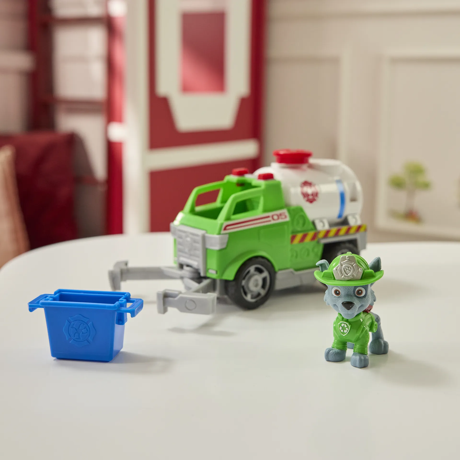 PAW Patrol Fire Rescue - Rockys Tanklaster mit Greiferklaue und Behälter sowie Rocky Hundefigur – Bild 6