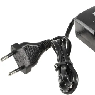 Akku-Ladegerät ARCAS „ARC-2009“ 240V, für 1-4x Micro AAA/Mignon AA Akku-Ladegerät ARCAS „ARC-2009“ 240V, für 1-4x Micro AAA/Mignon AA