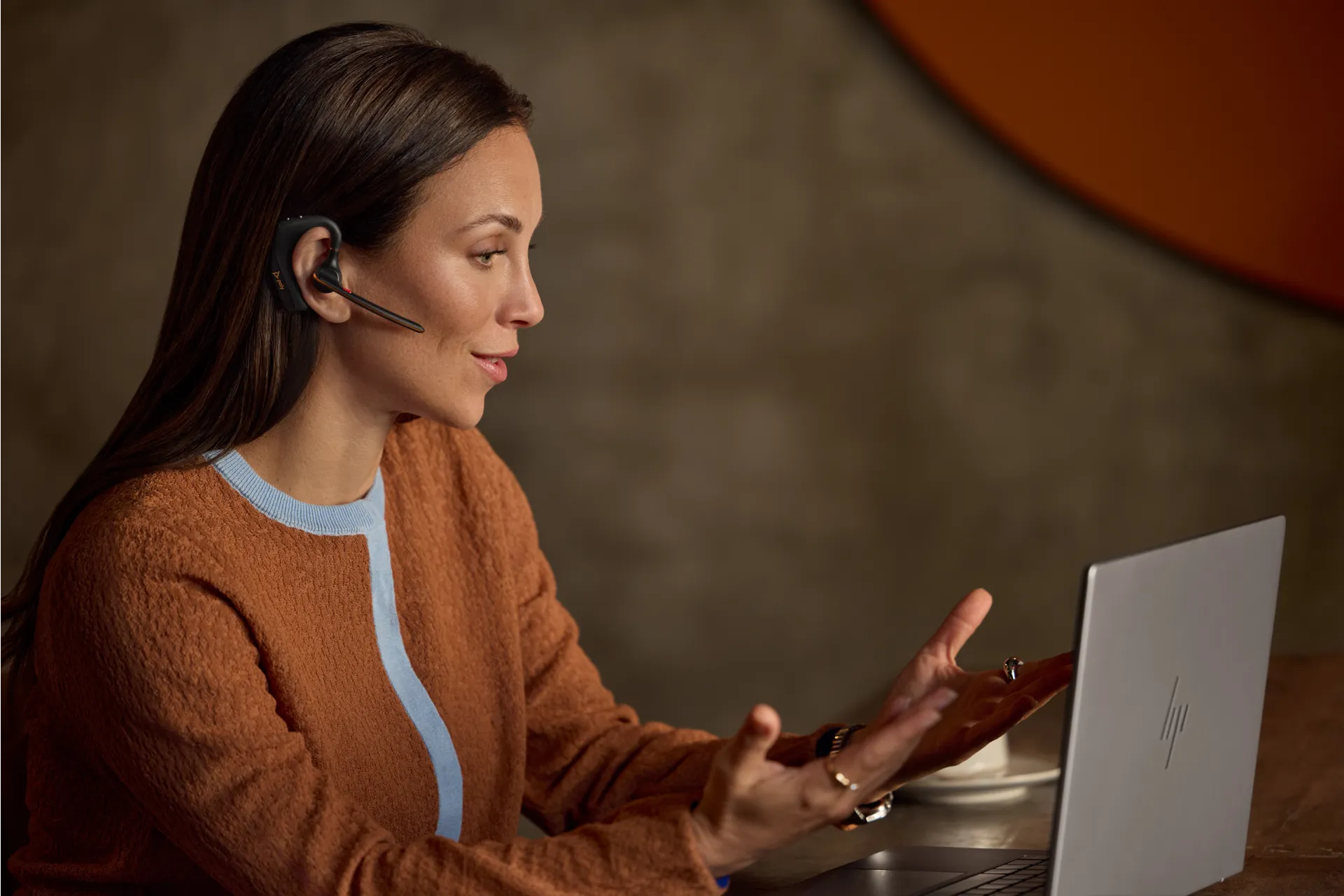 HP Poly Voyager Legend 50 Headset – Bild 5