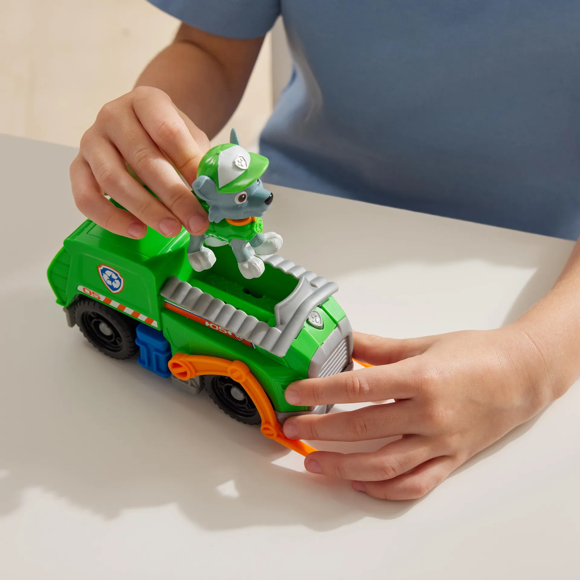 PAW Patrol Rocky-Figur mit Recycling-Truck, stabiles Basis-Fahrzeug (2025), authentisches Spielzeug zur Serie für Kinder ab 3 Jahren – Bild 5