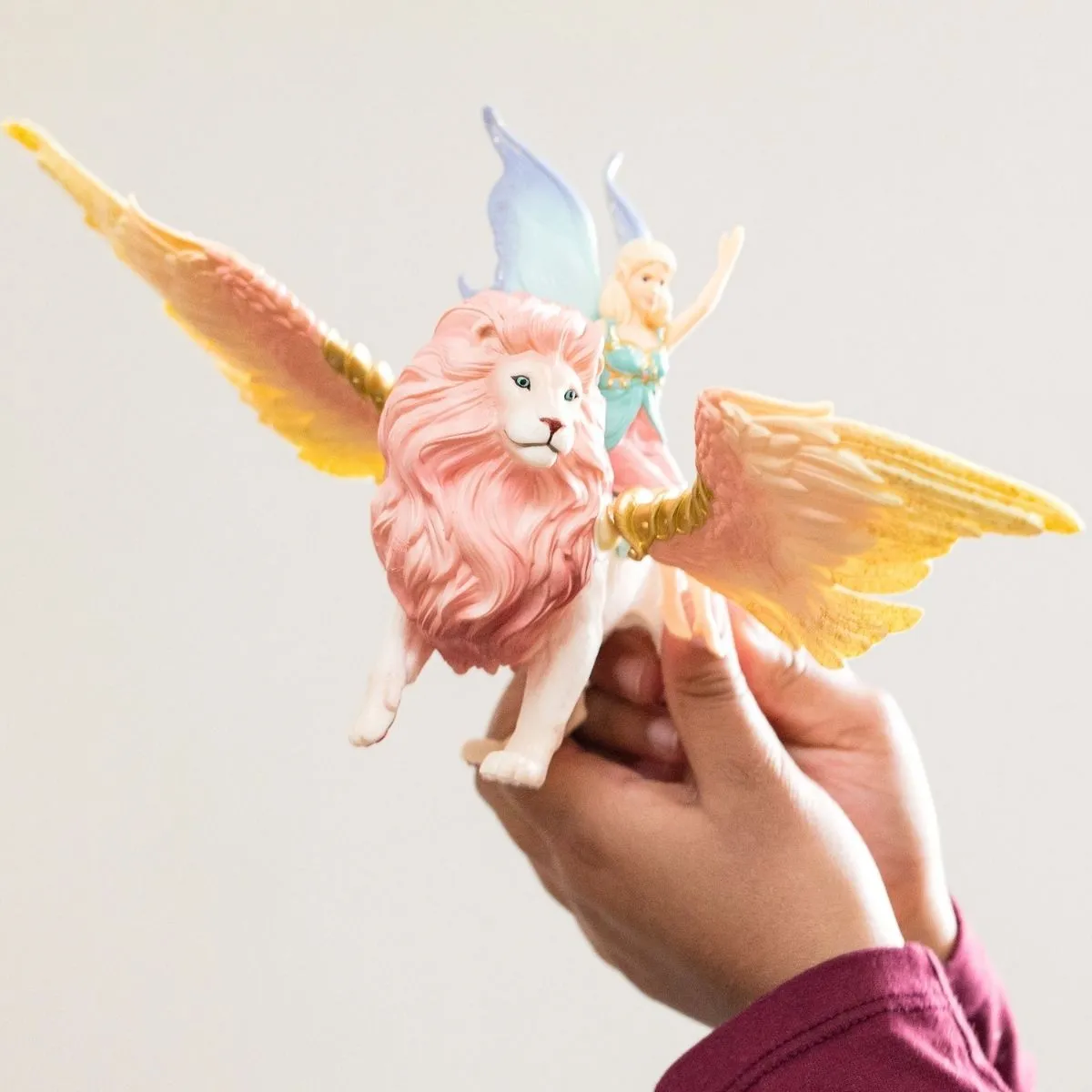 schleich BAYALA Elfe auf geflügeltem Löwe – Bild 2