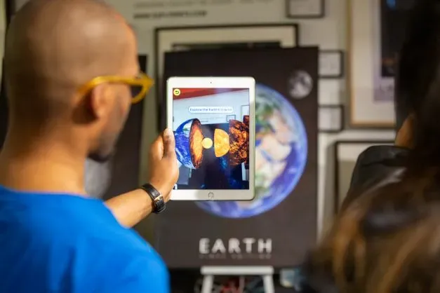 Curiscope MINT Augmented Reality Poster "Erde - Europa-Afrika" / "Earth" – Bild 2