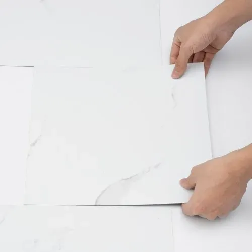VEVOR Selbstklebende Vinyl-Bodenfliesen, 30,5 x 30,5 cm, 50 Stk., 1,5 mm dick, zum Abziehen und Aufkleben, weiße Marmorstruktur, DIY-Bodenbelag für Küche, Esszimmer, Schlafzimmer und Badezimmer – Bild 10