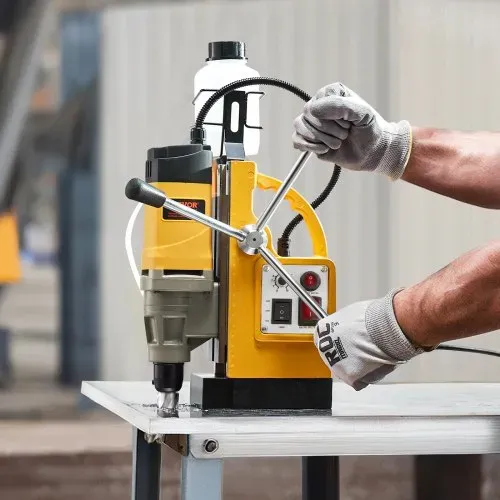 VEVOR Magnetbohrmaschine Kernbohrmaschine 1400 W φ50 mm, 12800 N tragbare elektrische Magnetbohrmaschine mit 6 Kernbohrern, 650 U/min Bohrmaschine für Metalloberflächen Industrie Heimwerker Gelb – Bild 7