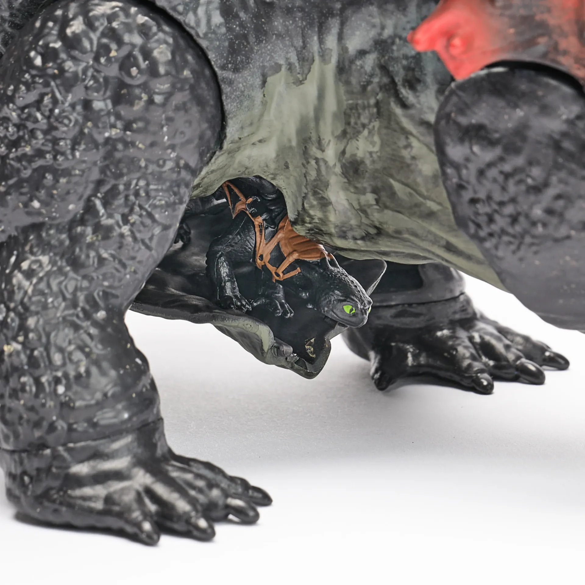 DreamWorks Dragons Drachenzähmen leicht gemacht - Actionfiguren-Set mit Roter Tod-Drachenfigur & Mini Ohnezahn – Bild 6