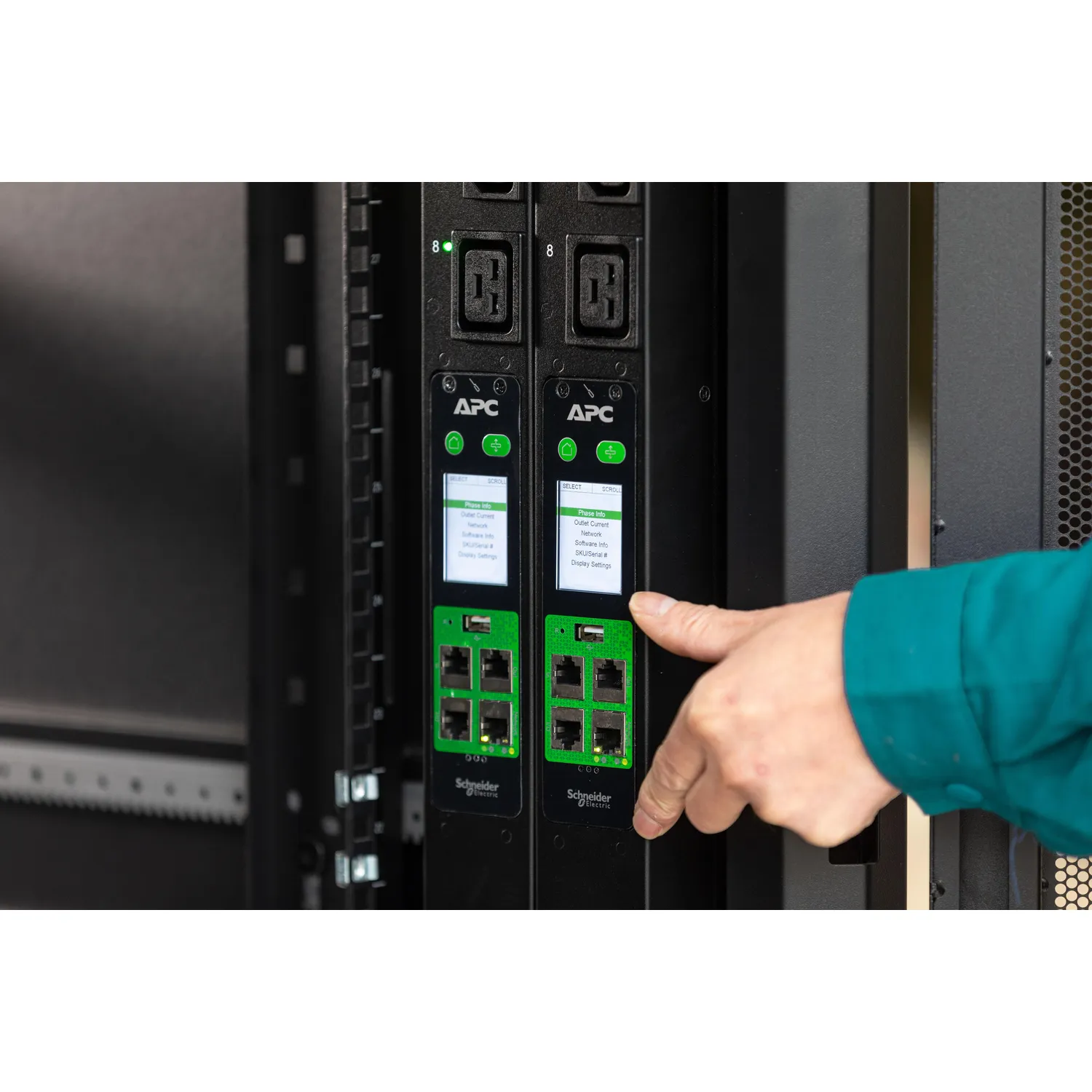 APC Easy PDU Metered 1 HE 16A 230V (8)C13 – Bild 2