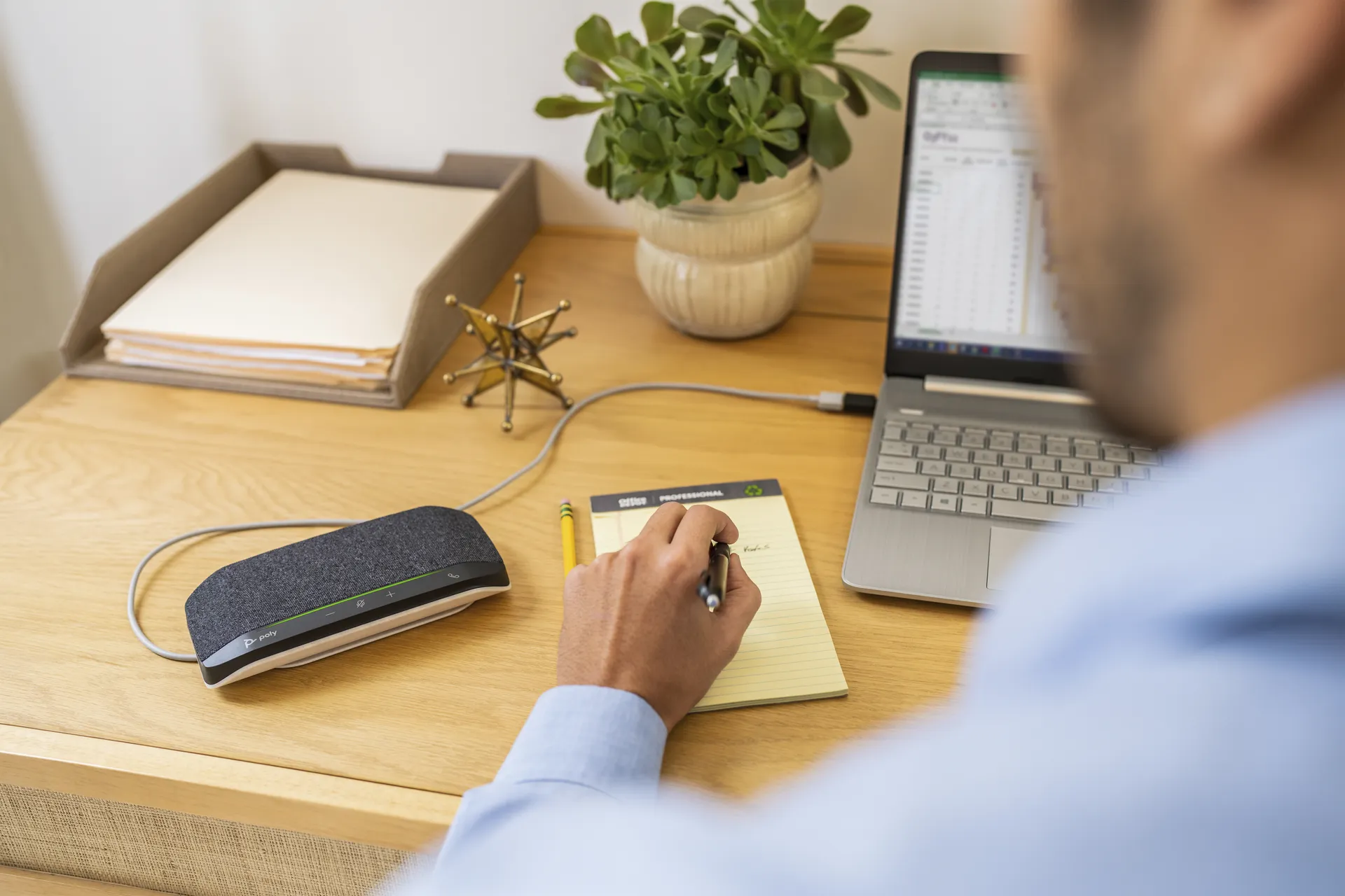 HP Poly Sync 10-Freisprecheinrichtung + USB-A-an-USB-C-Kabel – Bild 5