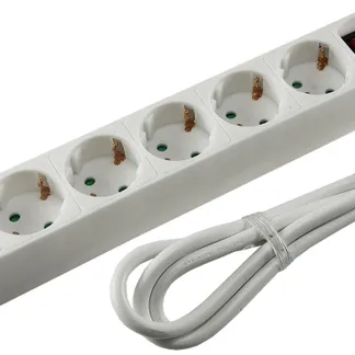 Schutzkontakt-Steckdosenleiste 6-fach 3600W, 1,4mKabel, mit Schalter, weiß Schutzkontakt-Steckdosenleiste 6-fach 3600W, 1,4mKabel, mit Schalter, weiß