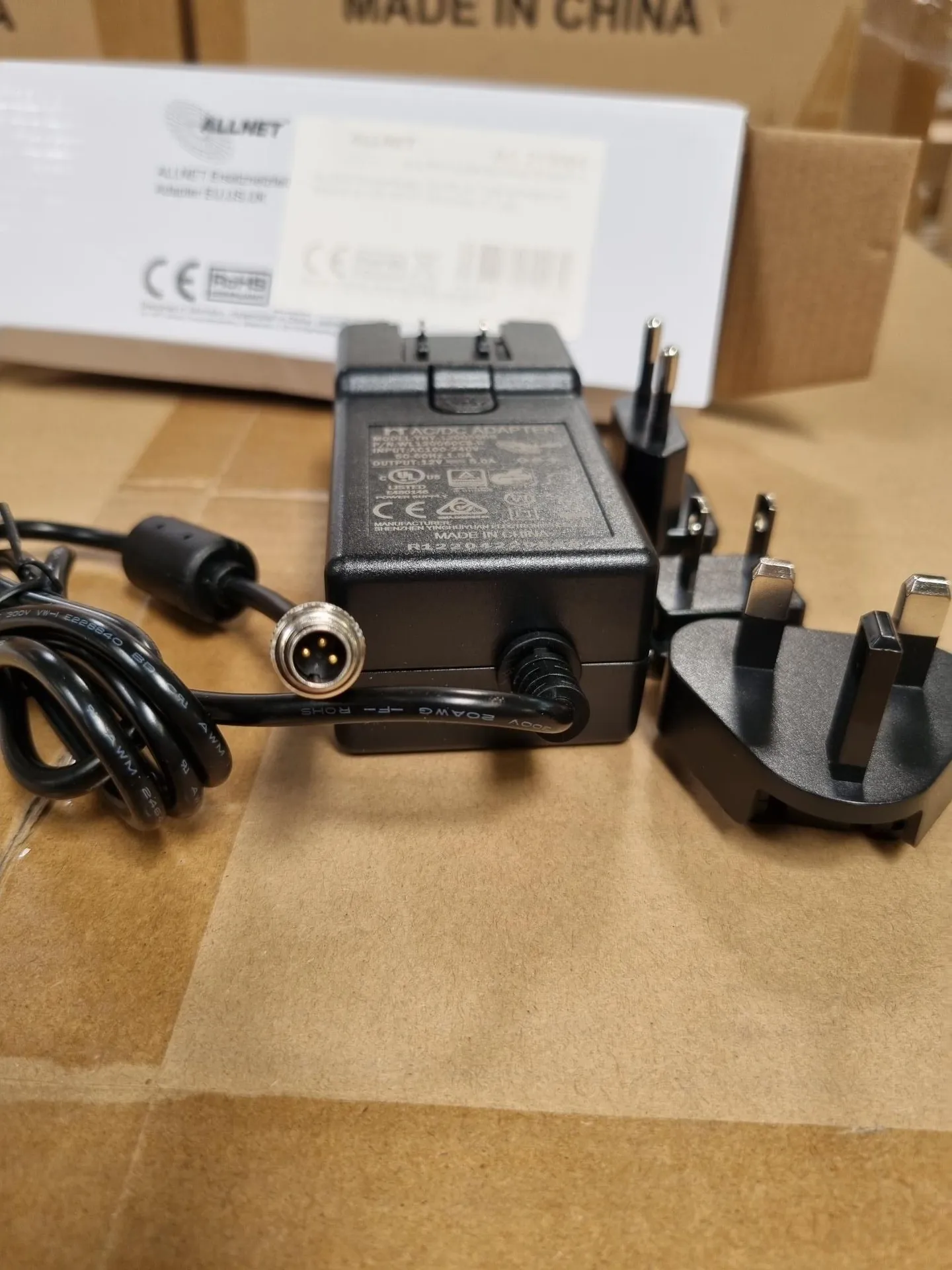 ALLNET Ersatznetzteil 12V/5A EU Type schwarz mit Adapter EU,US,UK HTT mit Binder 711 M9 ALLNET Ersatznetzteil 12V/5A EU Type schwarz mit Adapter EU,US,UK HTT mit Binder 711 M9