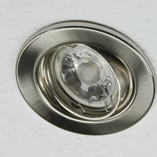 Decken-Einbaustrahler „SR90“ chrom-matt schwenkbar, Ø 88mm, für 50mm Lampen Decken-Einbaustrahler „SR90“ chrom-matt schwenkbar, Ø 88mm, für 50mm Lampen