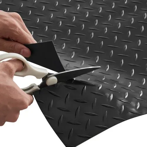 VEVOR Garagenbodenmatte, 1200x3050 mm Antirutschmatte, 2,2 mm dicke PVC-Noppenmatte, Bodenschutzmatte mit doppelseitigem Klebeband, leicht zu reinigen, für Lager, Fitnessstudios, Anhänger, Schwarz – Bild 9
