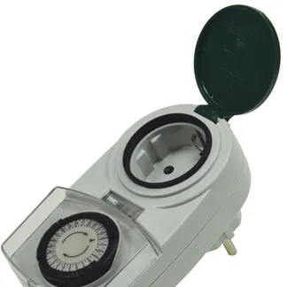 analoge Tages-Zeitschaltuhr „AAZ-7“ IP44, max. 3500W / 16A analoge Tages-Zeitschaltuhr „AAZ-7“ IP44, max. 3500W / 16A