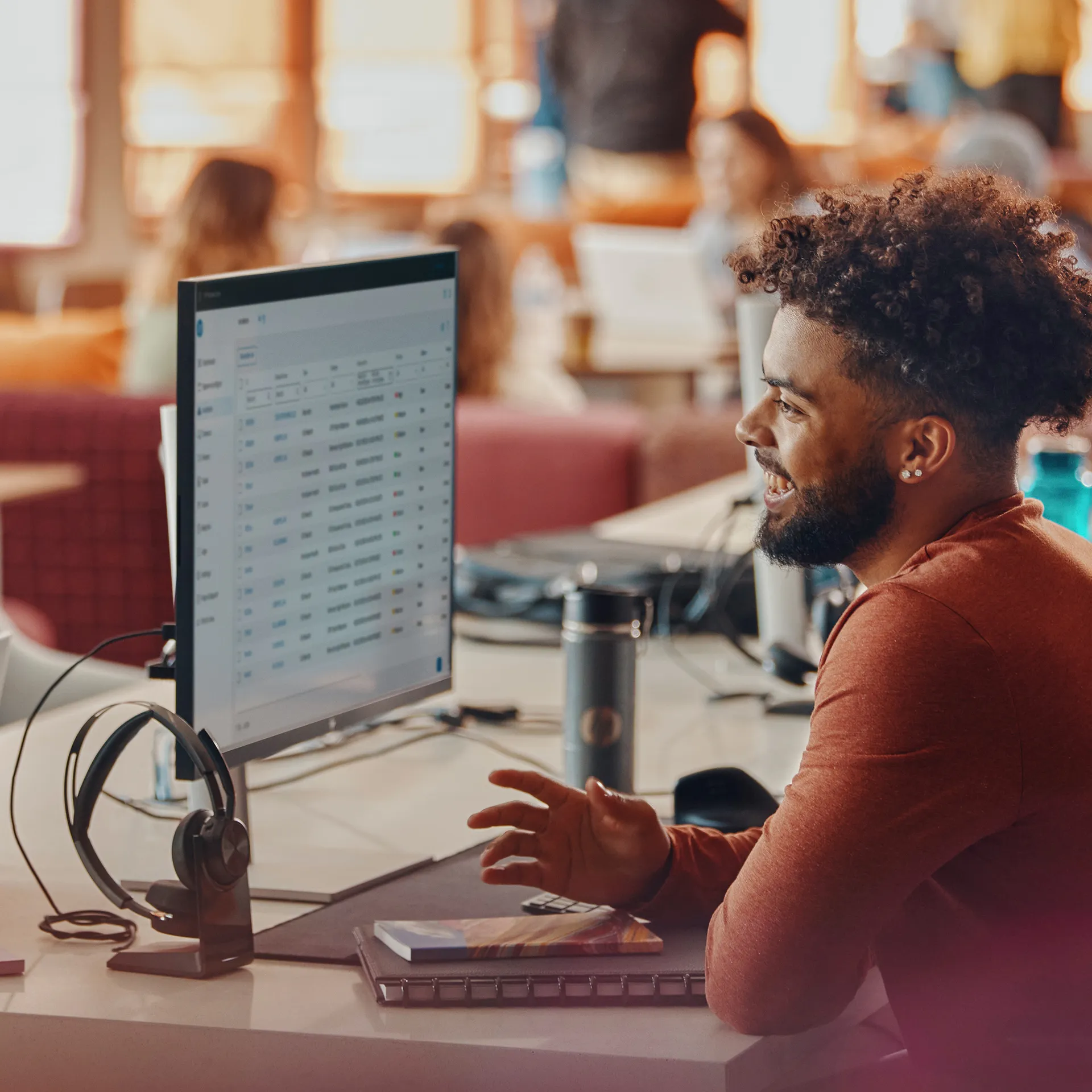 HP Poly Voyager Focus 2 USB-C-C Headset +USB-C/A-Adapter +Ladestation – Bild 5