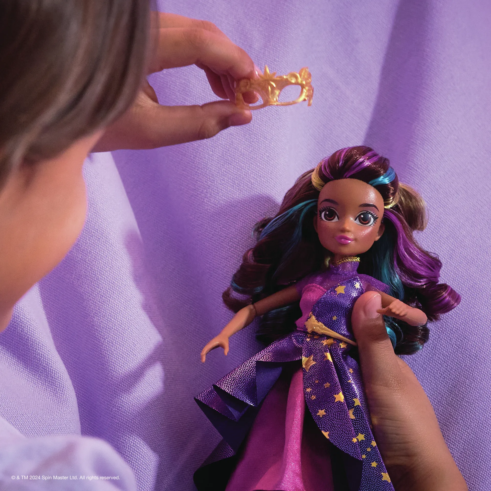 Unicorn Academy Deluxe Ankleidepuppe Maskenball - Sophia, Originalpuppe zur beliebten Netflix-Serie, 24 cm groß, mit 2 Outfits und Accessoires – Bild 6